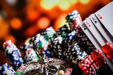 Bonus round with free-spin trigger Diamond Empire bonus round trigger showing free-spin activation
